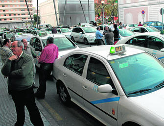 Limpia el cuarto Extracción Circunferencia El Ayuntamiento obligará a casi un tercio de los taxistas a transferir sus  licencias